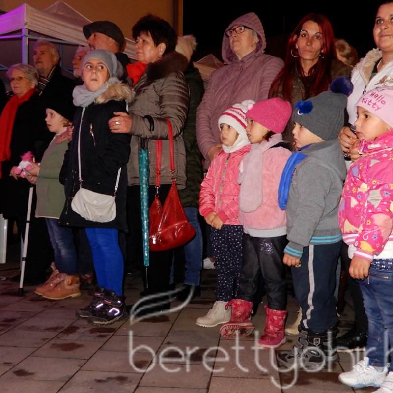 Fellobbant a szeretet lángja is 22